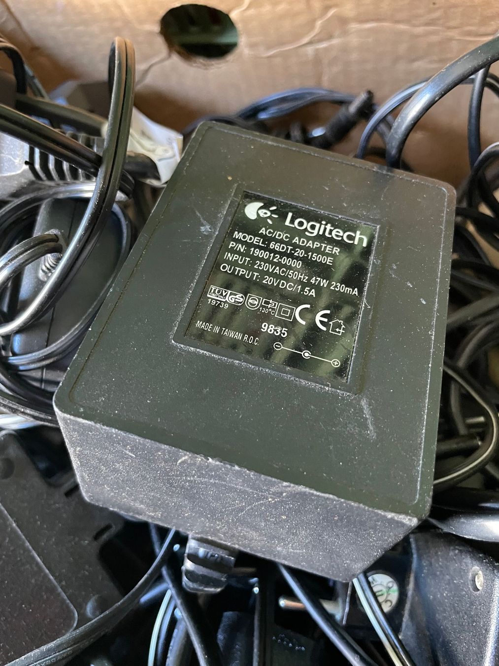 Konverter: un carton de transformateur divers – Gebraucht aus La Croix (Lutry) von netrajet 2