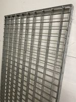 Vintage feuerverzinkter Gitterrost aus Stahl   175x52 cm
