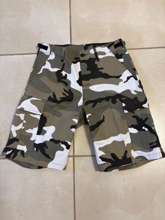 Coole kurze Militär Cargo Hose, Tarnmuster, Gr. S-M, neu!