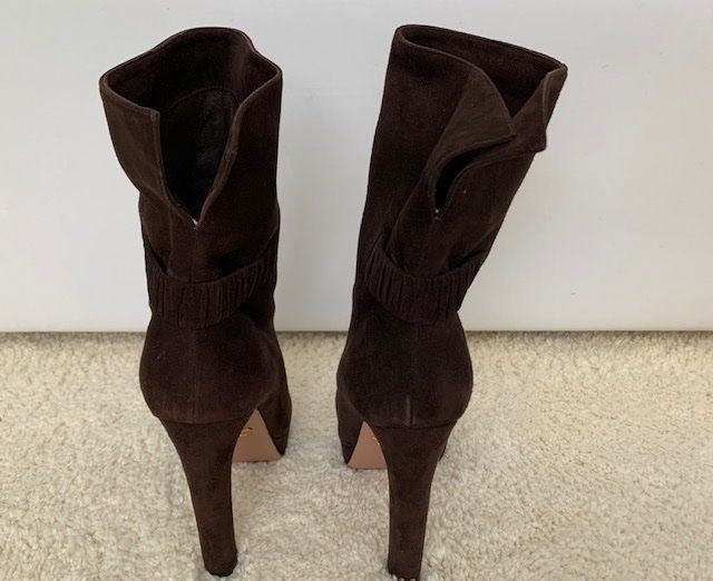 Scarpe da donna: Prada brown suede ankle boots – Usato da Dallenwil venduto da ZD2019 4