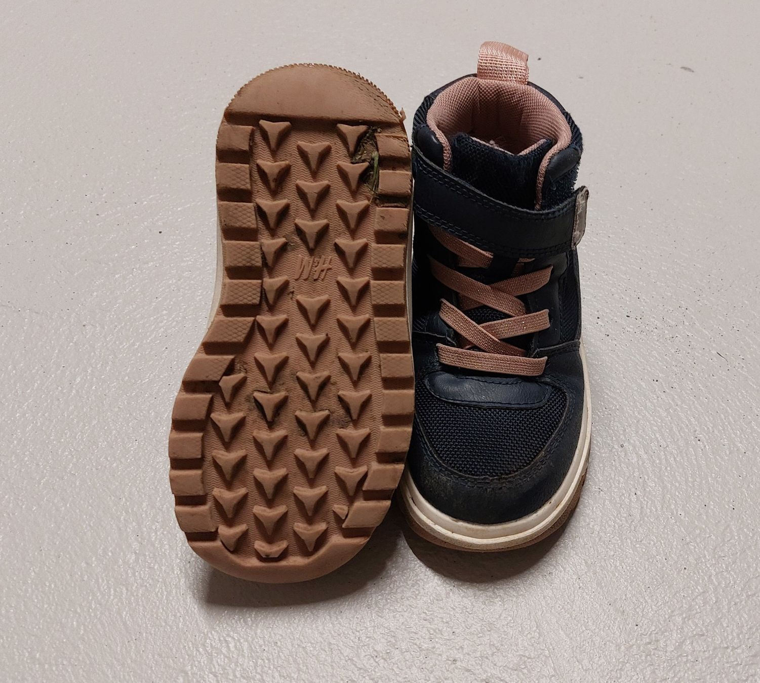 Scarpe per ragazzi: H&M Sneaker wasserdicht Grösse 26 – Usato da Hefenhofen venduto da mar_pm5k 2