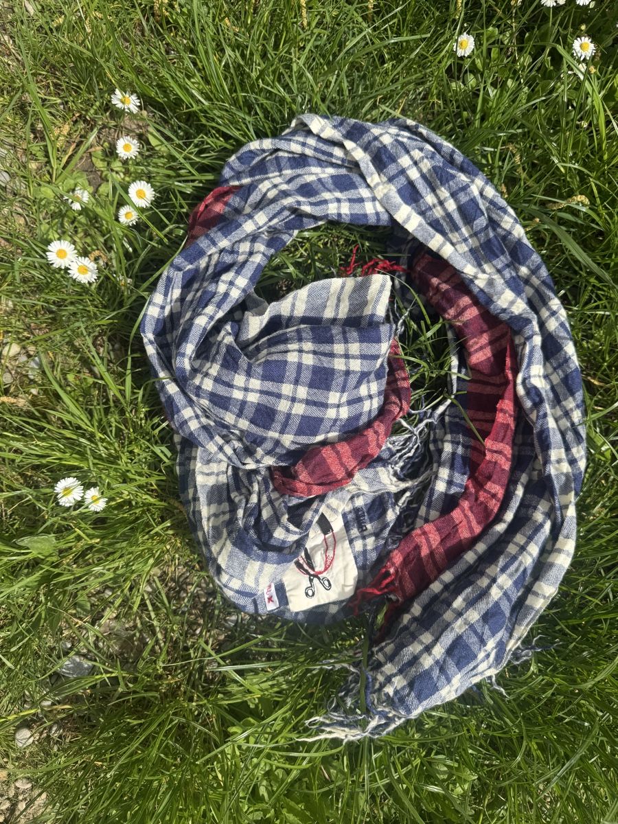 Ensoie Foulard & Sciarpe: En soie Schal – Usato da Zürich venduto da Lilaine05