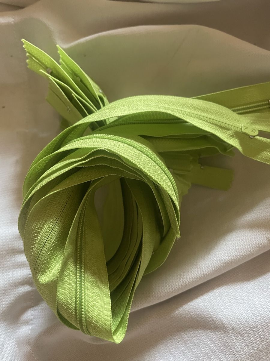 Tessuti: Fermetures éclair vert clair lot de 10 longueur 30cm neuf – Nuovo (secondo la descrizione) da Yverdon-les-Bains venduto da sogo02