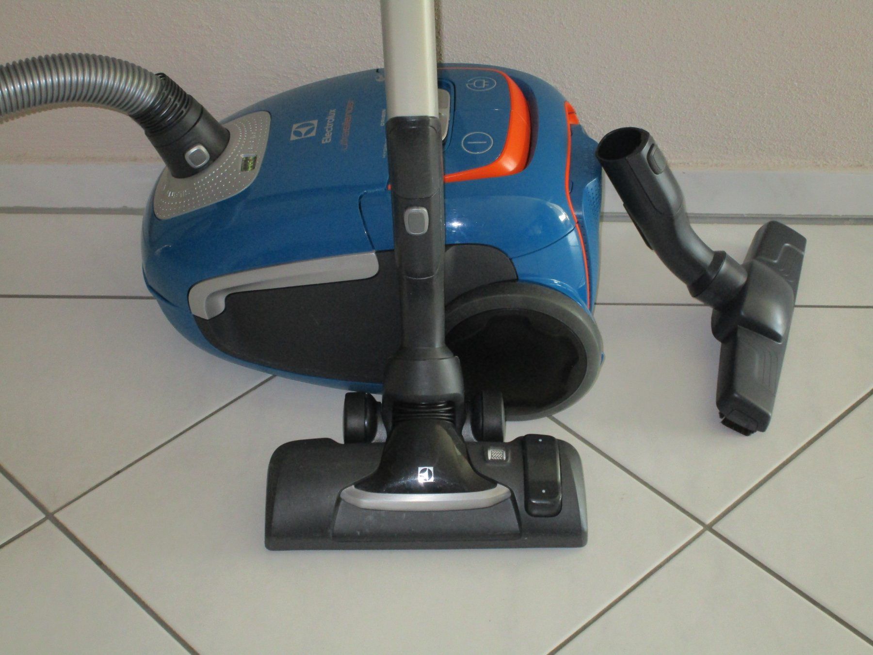 Electrolux Aspirapolveri & Accessori: Electrolux Ultrasilencer Staubsauger – Usato da Bremgarten AG venduto da valia67 1