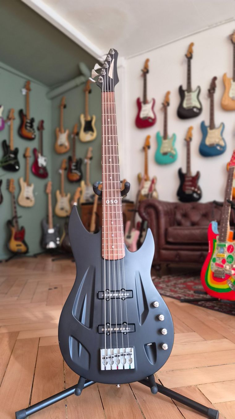 Strumenti musicali: Aristides 050 – Usato da pieterlen venduto da AntonelloGuitars 1