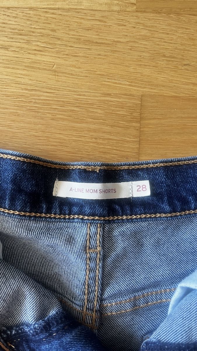 Levi's Jeans: Shorts en jean Levi's A-line Mom – Usato da Bern venduto da LaraTouvet 1