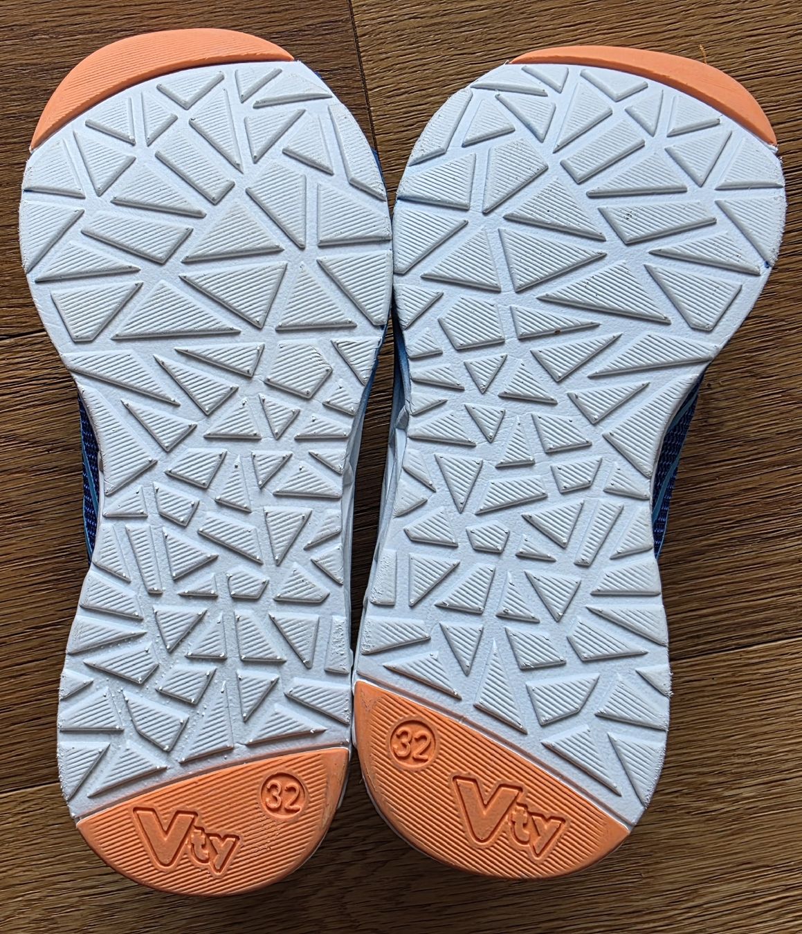 Dosenbach Scarpe per ragazzi: Kinder Turnschuhe Vty Grösse 32. – Nuovo (secondo la descrizione) da Zell LU venduto da claro62 6