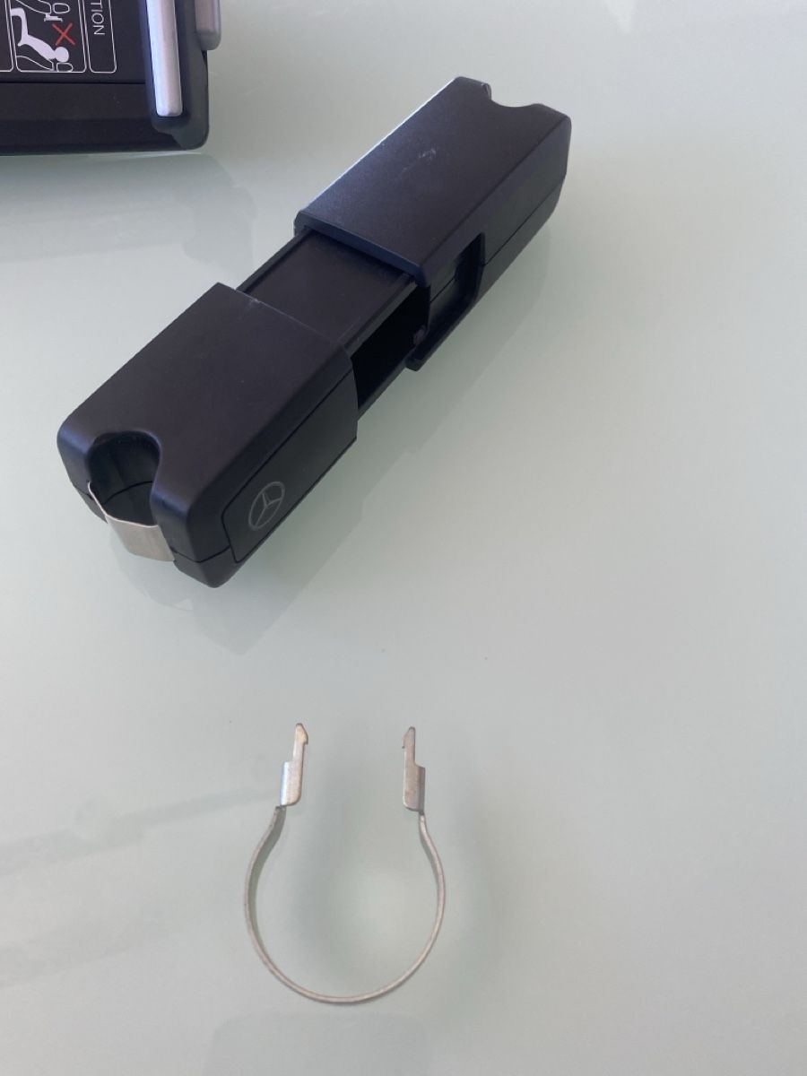 Mercedes-Benz Tutti pezzi di ricambio auto: Original Mercedes Klapptsch & iPhone/iPat Halter  – Nuovo (secondo la descrizione) da Schmerikon venduto da SwissKFO 1