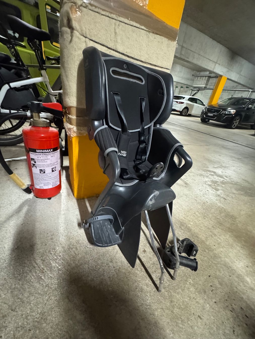 Britax Römer Seggiolini per auto: Britax Römer - Kindersitze Velo – Usato da Thalwil venduto da mpr