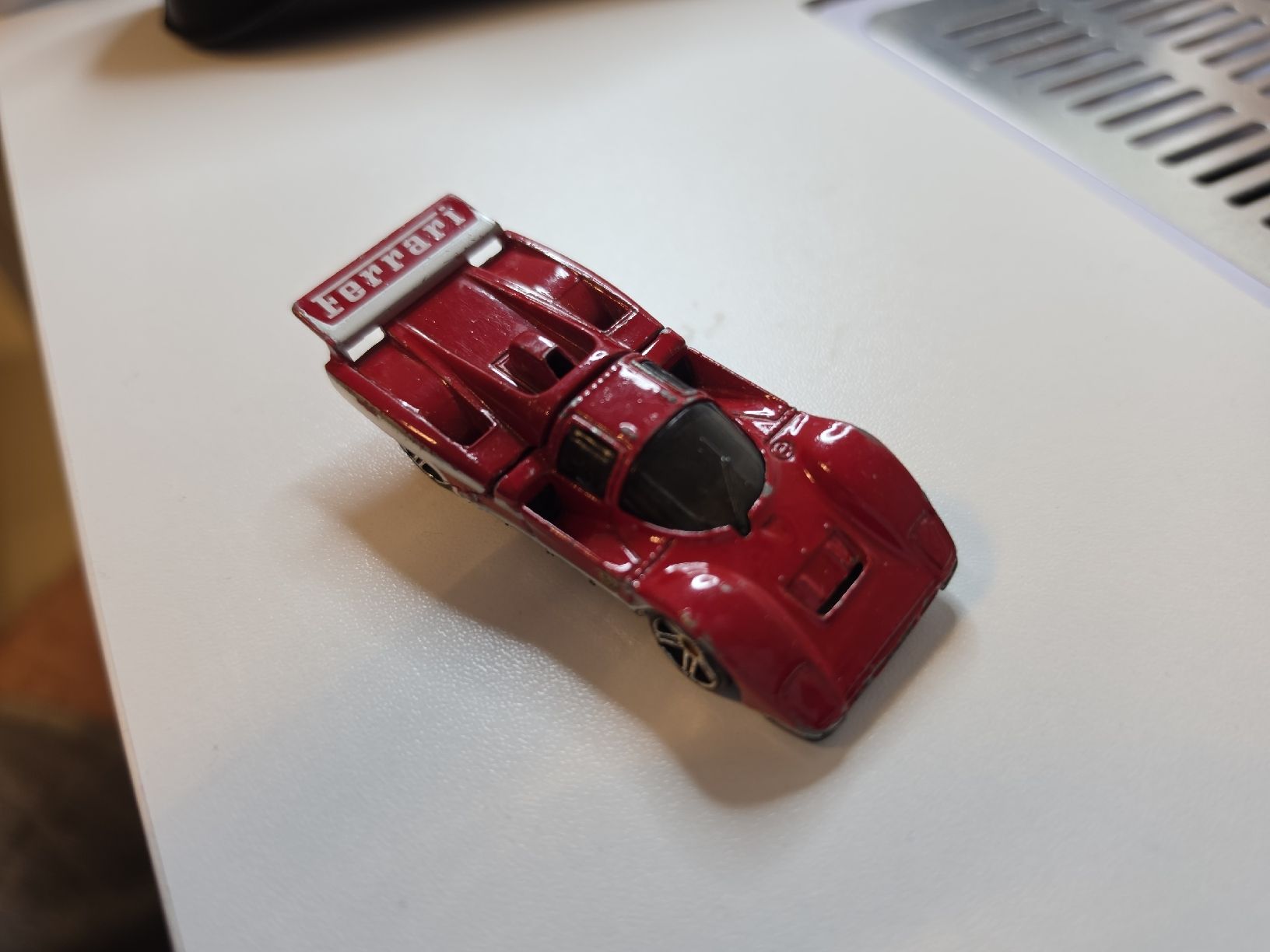 Hot Wheels Modellini d'auto: Hot Wheels Ferrari 512M 2009 – Difettoso da Rupperswil venduto da Borislav22 2