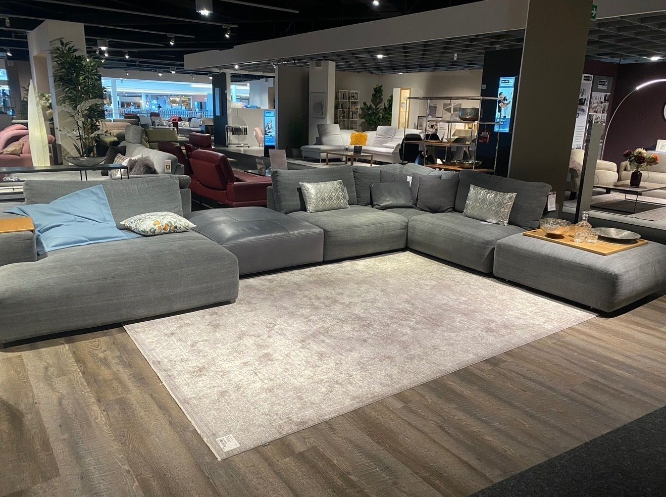 Hocker: Sitzhocker / Pouffe aus Leder grau – Gebraucht aus Horgen von NaiomiSD 5