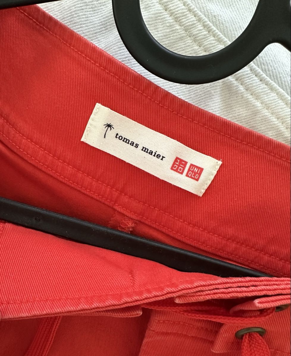 Uniqlo Jeans: Uniqlo Shorts Rot – Usato da Zürich venduto da kup_6rb5 2