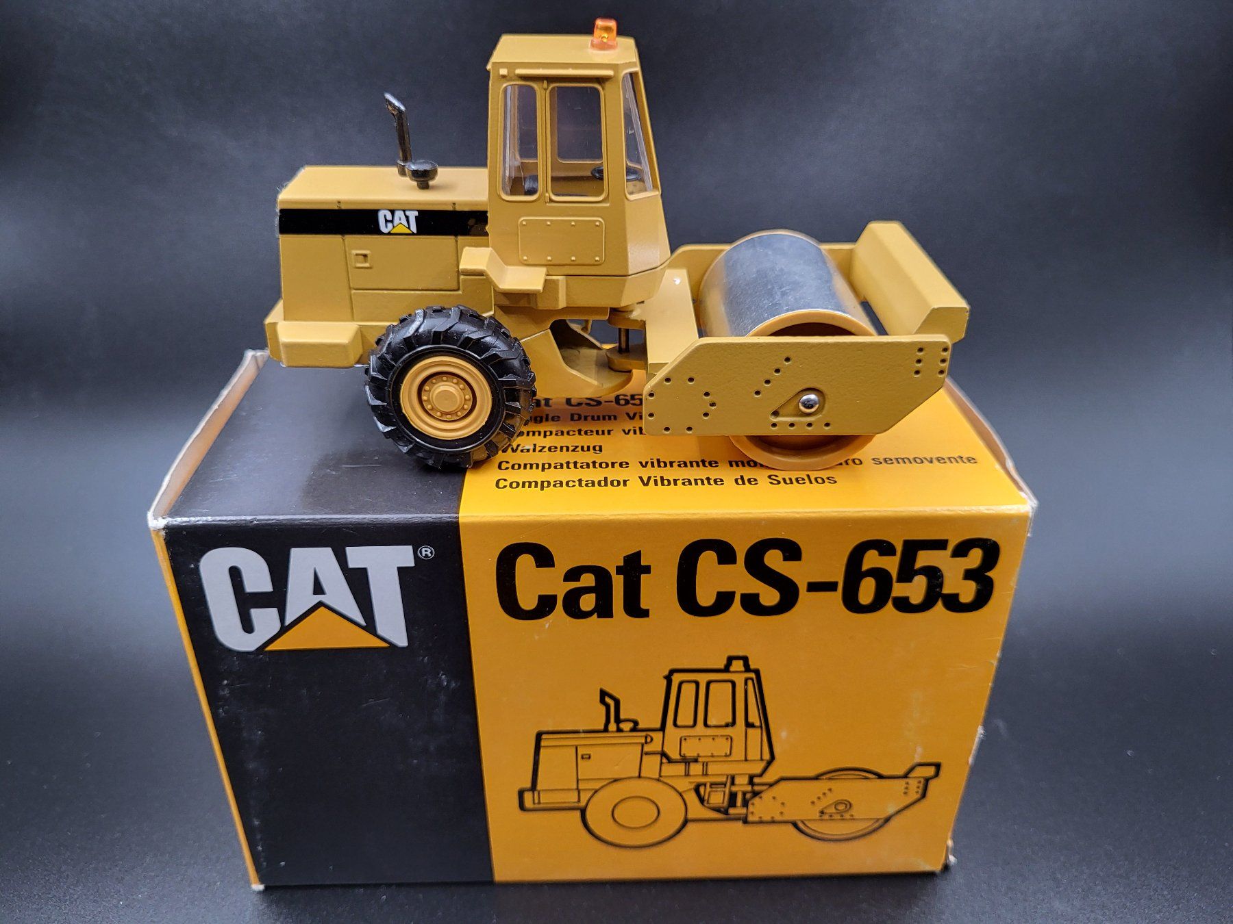 Caterpillar Kit di modellismo & Modellini statici: Baumaschinenmodelle – Nuovo e nell'imballaggio originale da Wohlen b. Bern venduto da saemi999