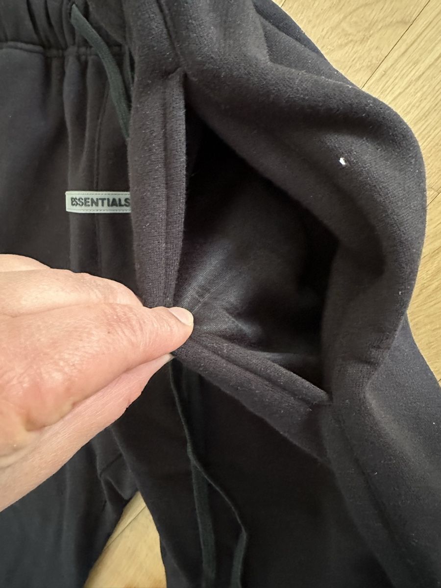 Hosen: Essenti*als Trainerhose Gr:L – Neu und originalverpackt aus Erlinsbach SO von dikaan 2