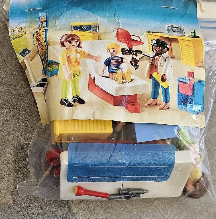 Spielzeuge: Playmobil cabinet de pédiatre – Gebraucht aus Morrens VD von Soso-vip