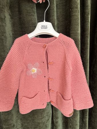 Strickjacke mit Blume, Grösse 86-92!