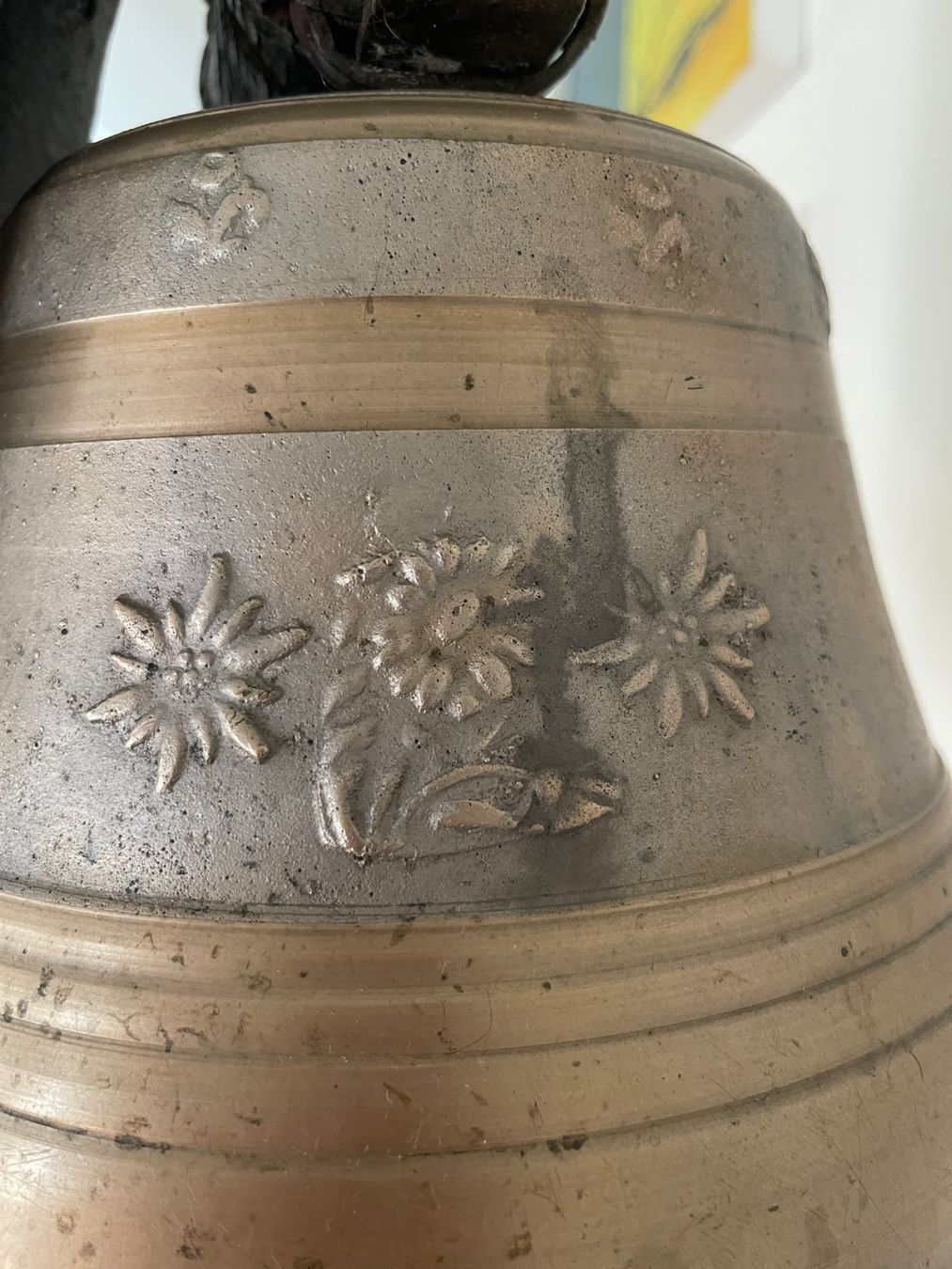 Campanacci mucche: Alte Schweizer Kuhglocke / Treichel mit original Ledergurt – Usato da Siblingen venduto da Woltersdorf50 3