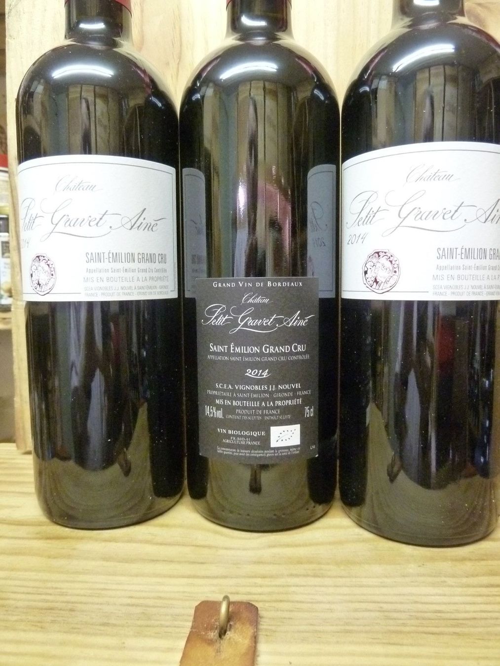 Vino: 3 Fl. Château Petit Gravet Ainé 2014 – Nuovo e nell'imballaggio originale da Knonau venduto da Latour54 1