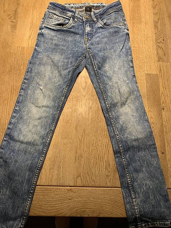 Pantaloni: Ripped Jeanshose Stretch Größe 152 – Usato da Löhningen venduto da Divemisli