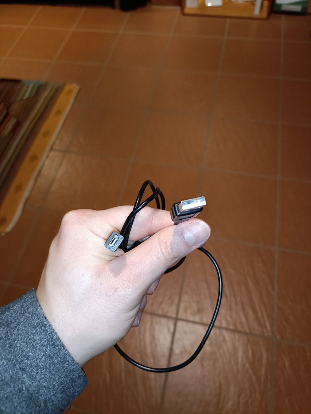 Cavi: 2x USB Micro und 1x USB A Kabel – Usato da Obfelden venduto da Kirinki 2