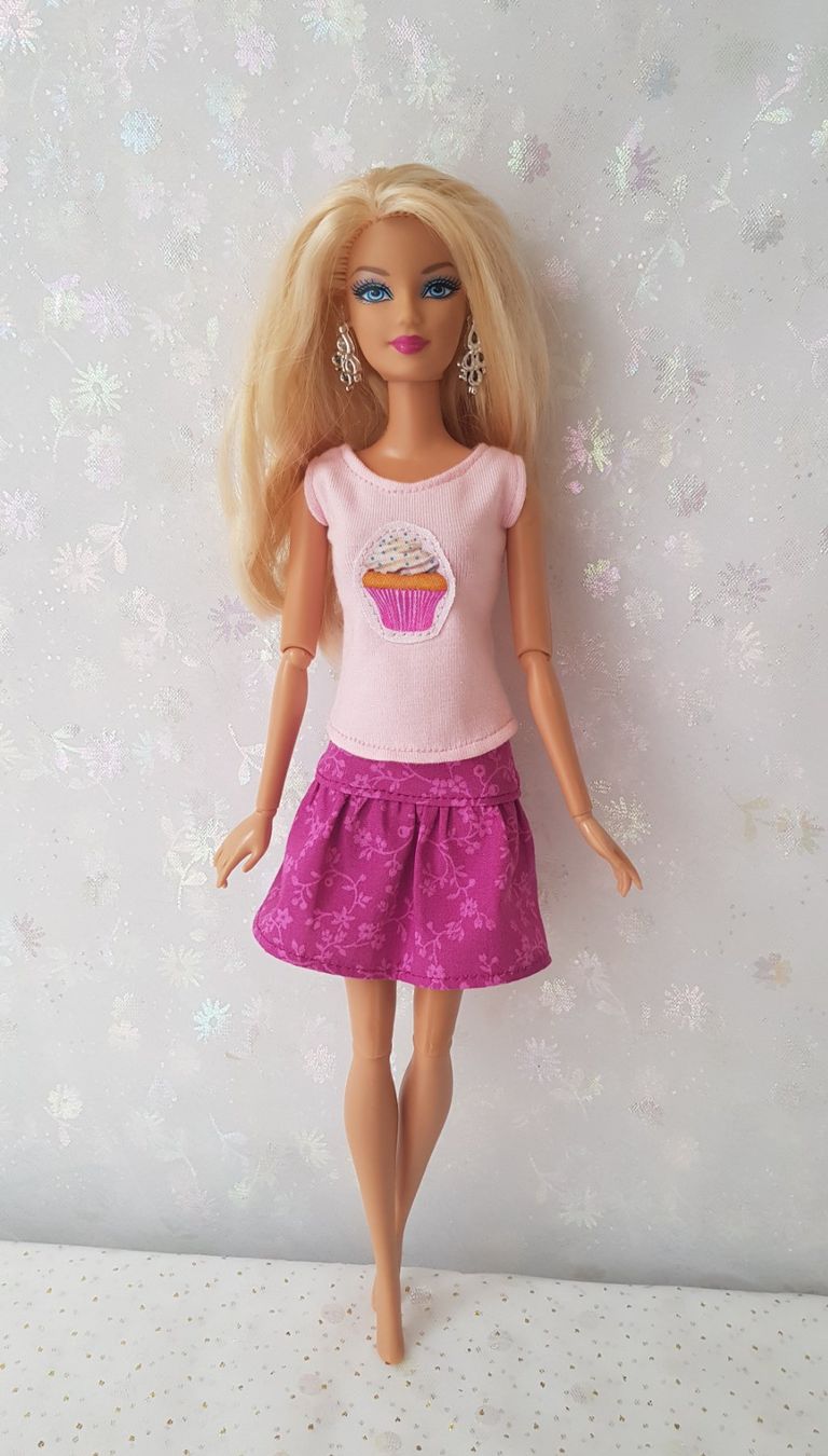 Puppen: Barbie Kleider – Neu (gemäss Beschreibung) aus Lachen SZ von Sakura4hime