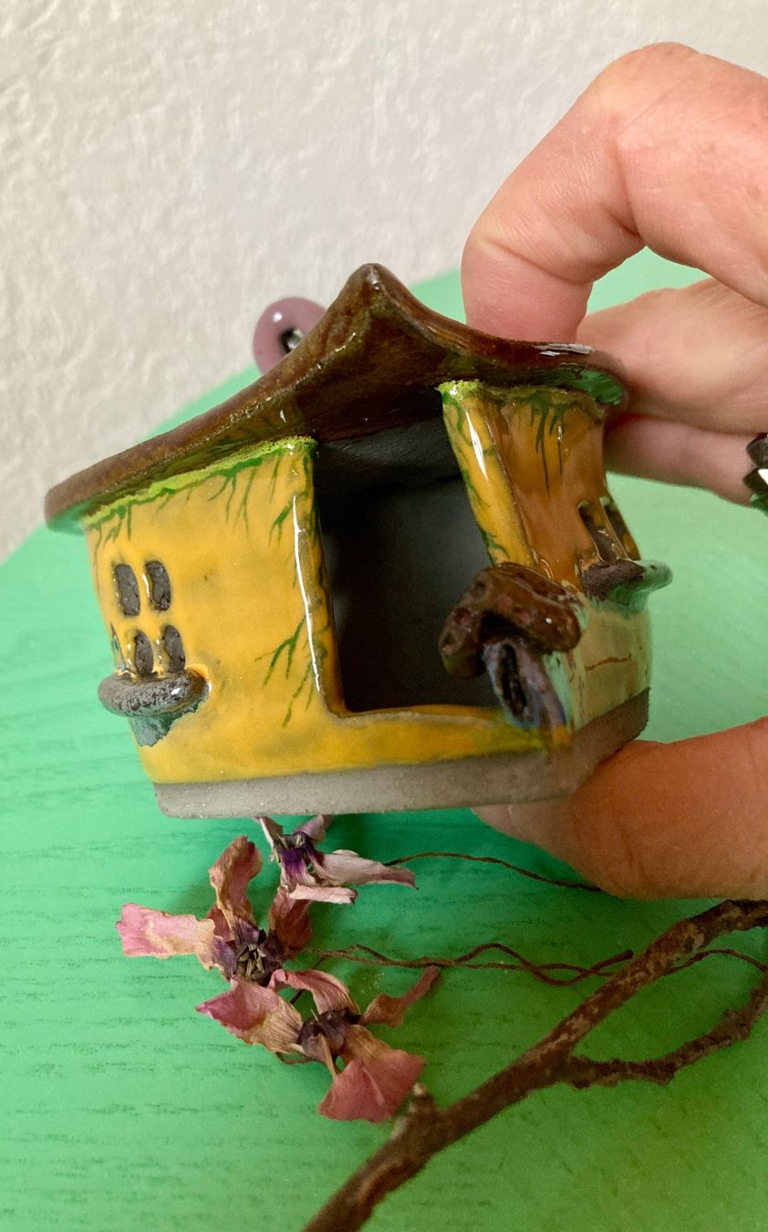 Tutte le decorazioni: Petite maison en grès céramique - pièce unique - Artisanat – Nuovo (secondo la descrizione) da Chézard-St-Martin venduto da timogabychou 1