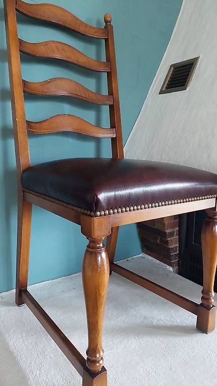 Set de table et chaises: Belle table ronde ancienne extensible avec 6 chaises – D'occasion à Romanel-sur-Morges par com_92yh 2