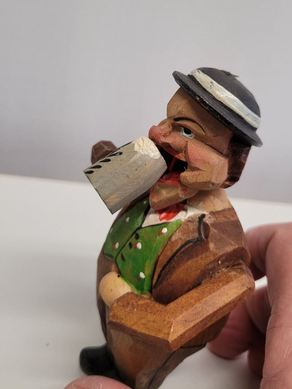 Skulpturen & Statuen: Biertrinker, geschnitzt – Neu und originalverpackt aus Brienz BE von P.Edelweiss 2