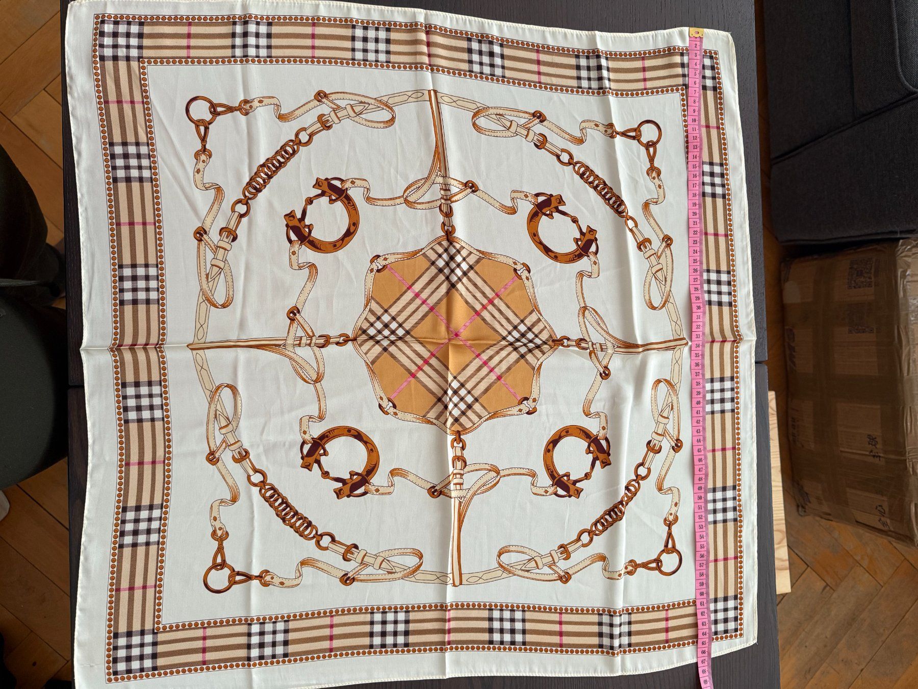Foulard & Sciarpe: Trois foulards à vendre - Prix/U – Nuovo e nell'imballaggio originale da Le Locle venduto da tchanatakoua 3