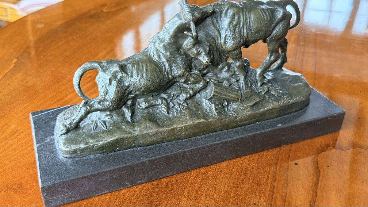 Skulpturen & Statuen: Alte Bronze Skulptur von kämpfenden Stieren, Frankreich! – Gebraucht aus Leutwil von vik_m7dd 2