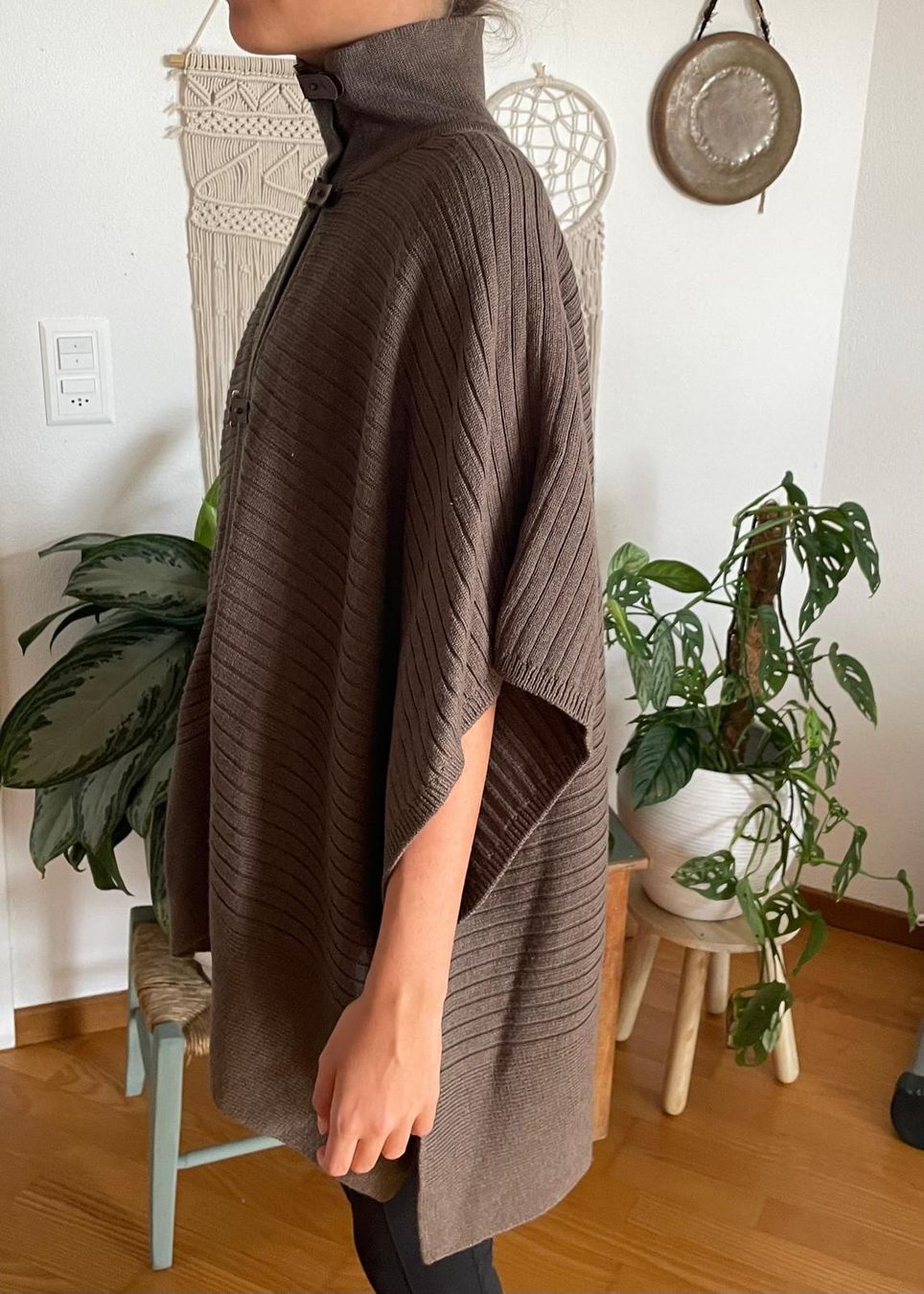 Altro in Moda donna: Luisa Viola Strickponcho braun mit Schnallen – Usato da Arni AG venduto da Jaggy36 1