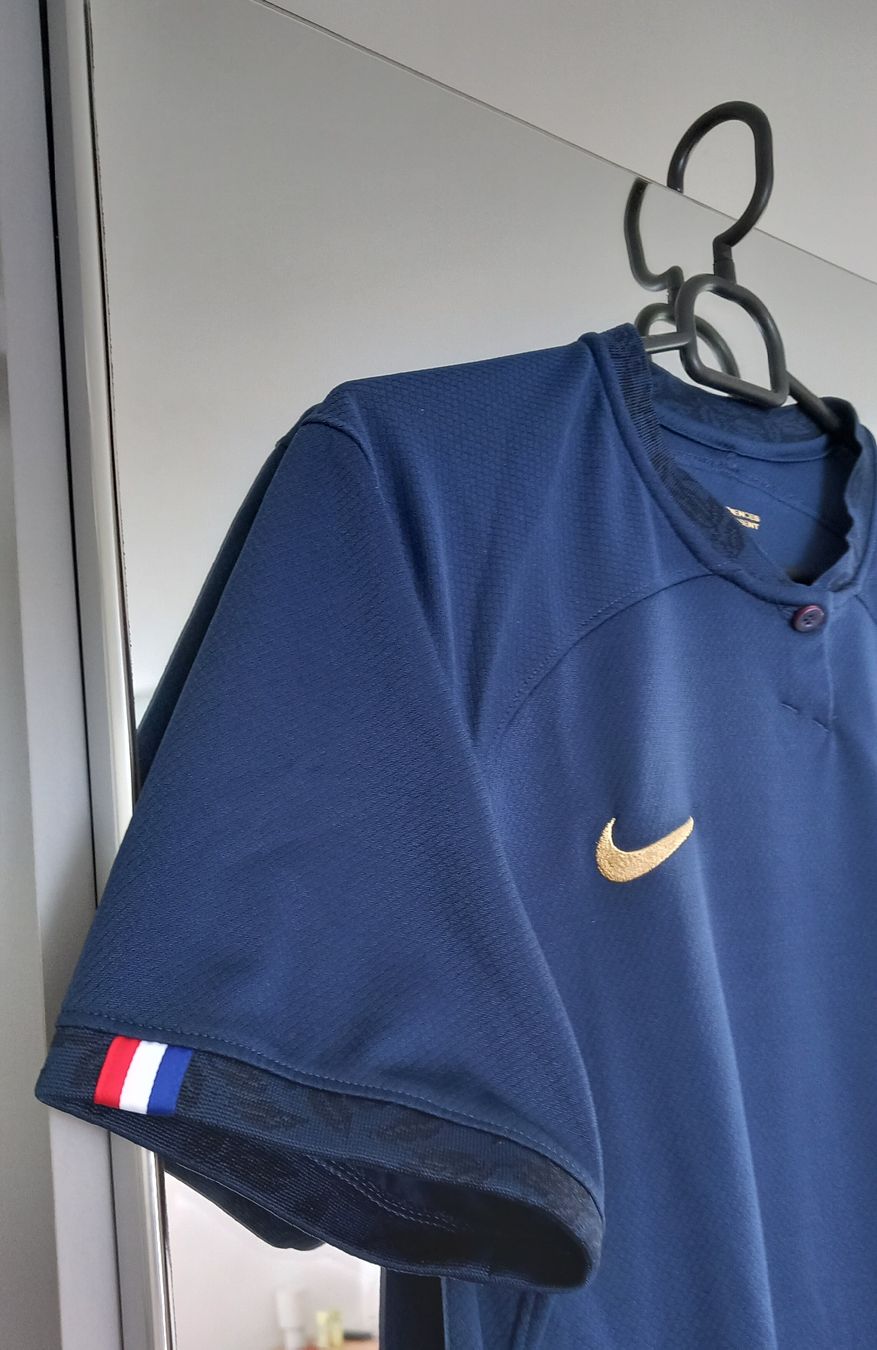 Canottiere & Pantaloni: Damen Frankreich Trikot / L – Usato da Rorbas venduto da siramad 1