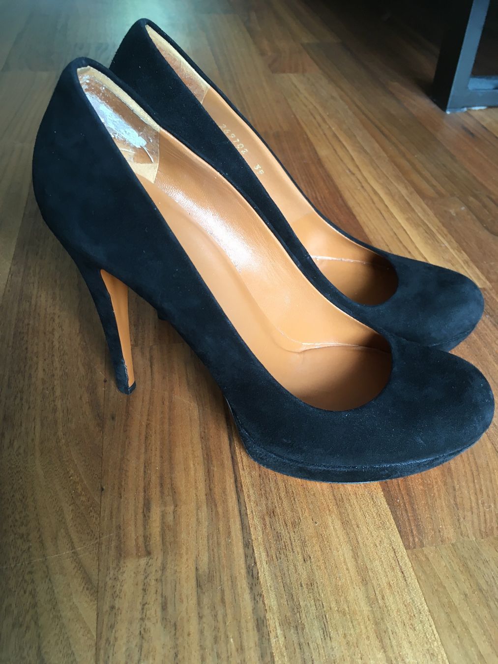 Gucci Damenschuhe: Gucci Pumps Leder Gr. 39 – Gebraucht aus Windisch von Lyudmila01 1