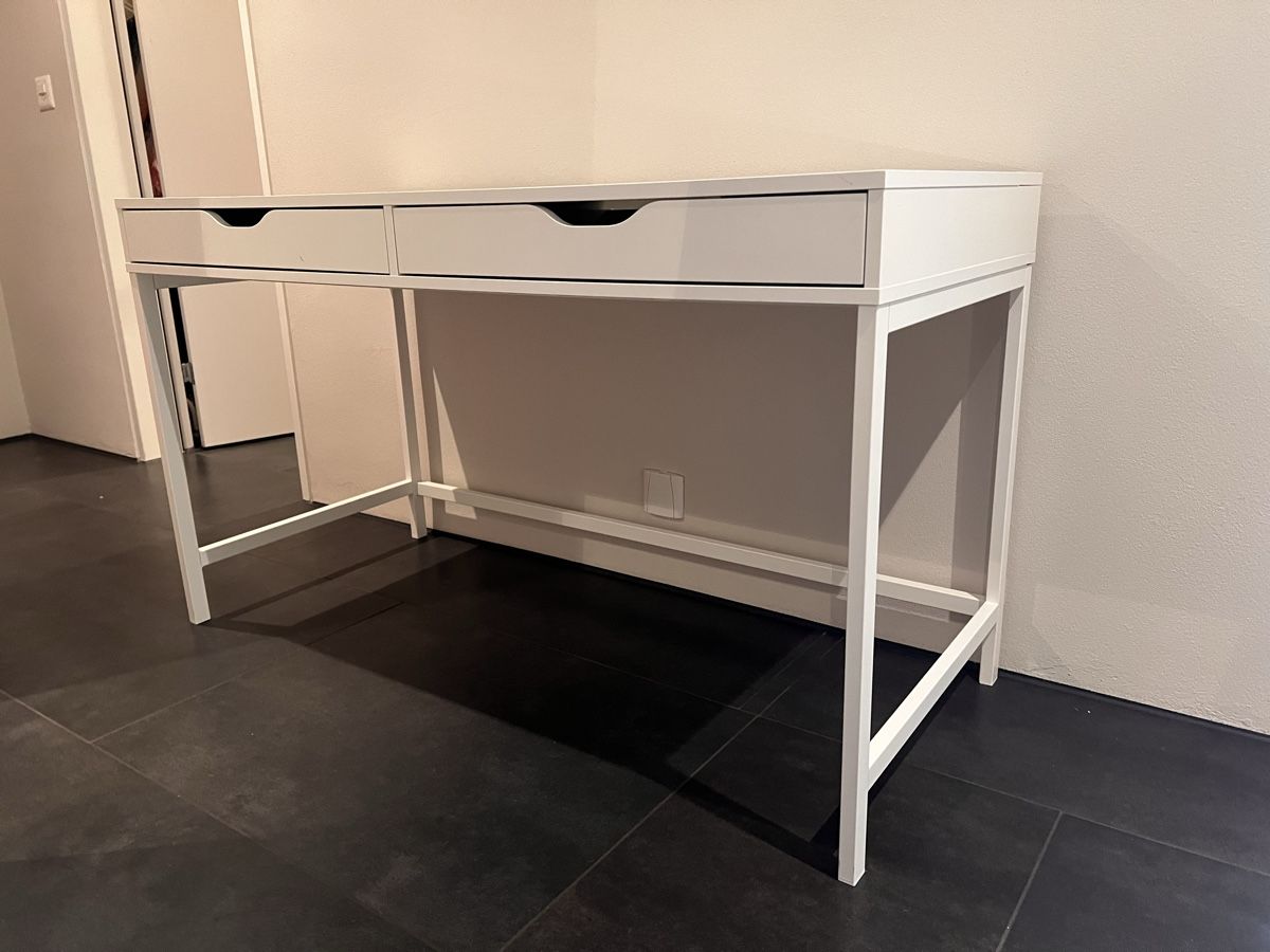 Ikea Bureaux: IKEA MICKE desk white with cable management storage unit – D'occasion à Winterthur par Maxie02 1