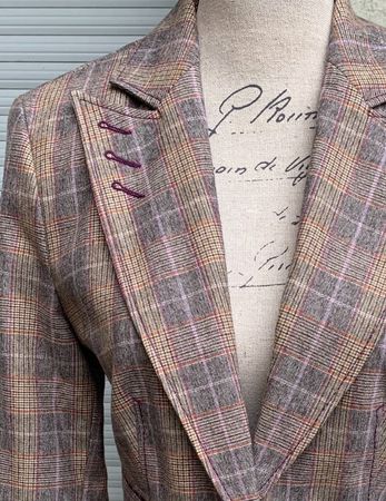 Splendide blaser à carreaux OUÌ 42%laine détails roses t.34