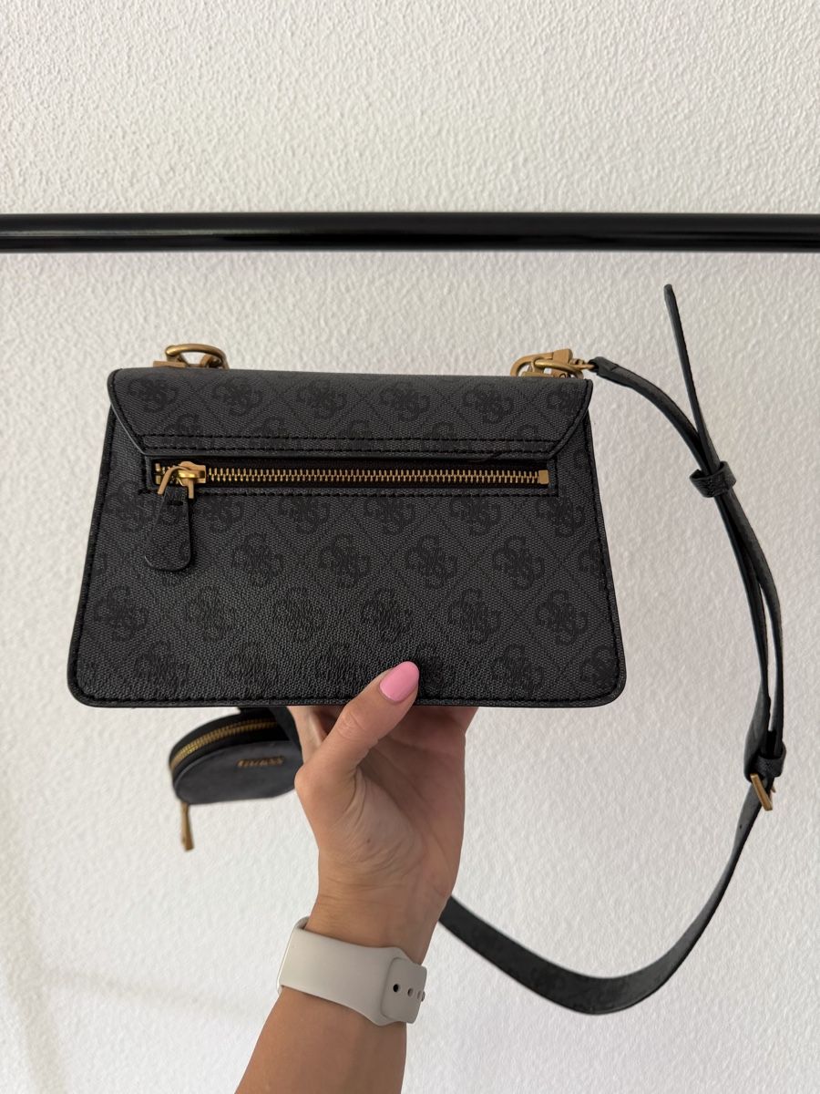 Guess Borse da donna: Guess Shoulder Bag With Coin Purse  – Usato da Gränichen venduto da Domsiiiii 1
