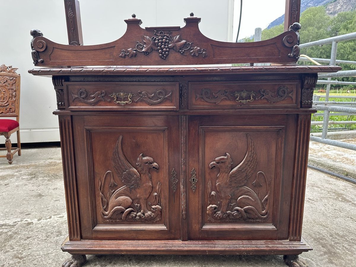 Set di tavolo e panche: Table, Vaisselier et chaises anciennes sculptées – Usato da Vernayaz venduto da tolaj.leo 4