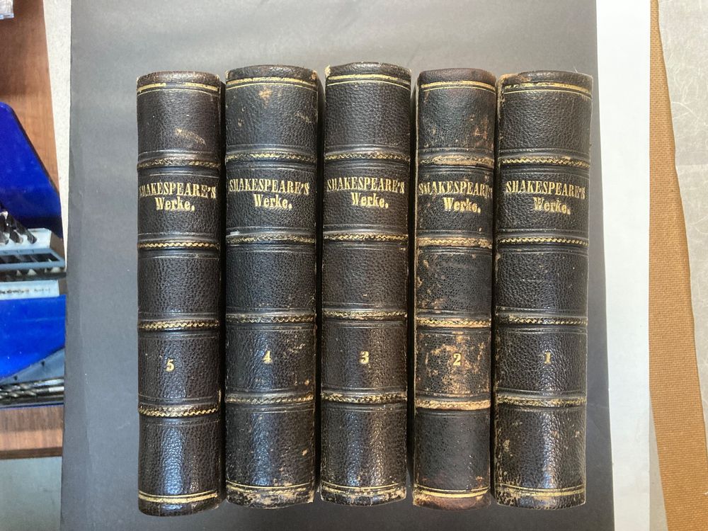 Livres: Shakespeare's dramatische Werke - 5 Bände – D'occasion à zürich par papalapa