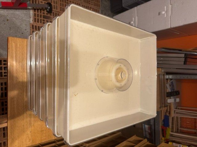 Bienenhäuser: Bienenfuttergeschirr – Gebraucht aus Schlattingen von Schmid711