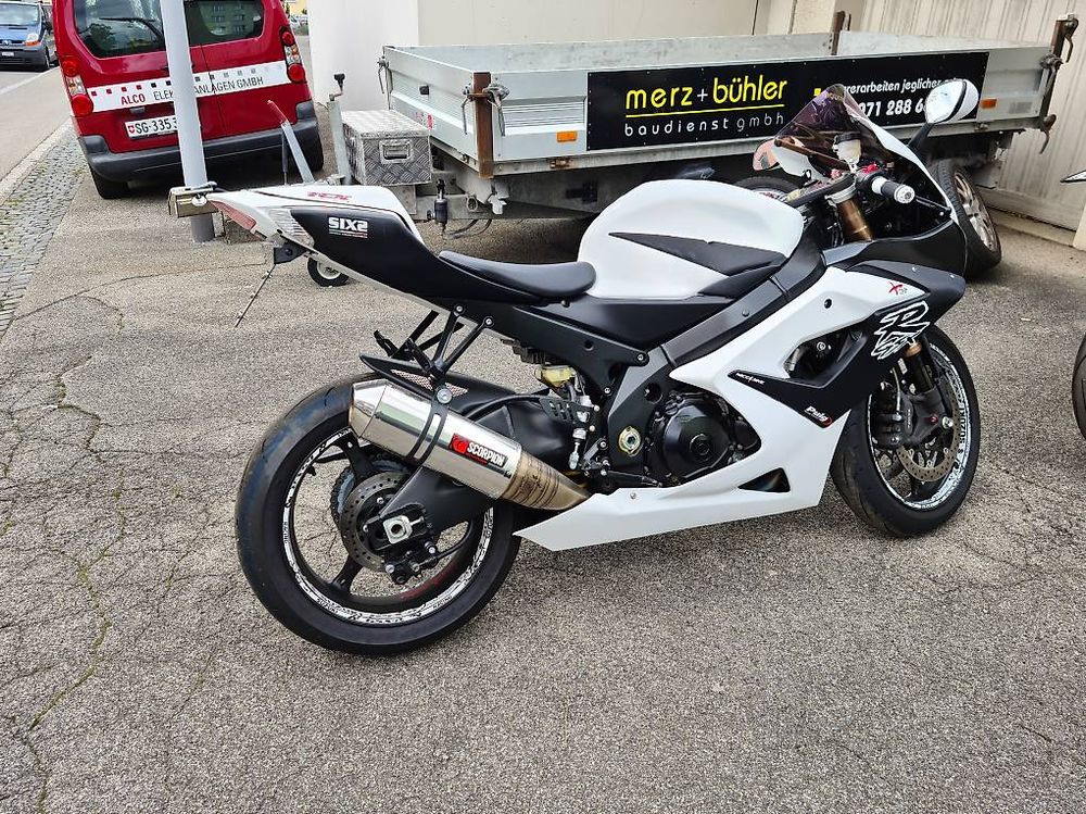 Suzuki Strada: Suzuki Gsx-r 1000 K5 K6 - Sehr günstig! – Usato da St. Gallen venduto da makii_bn 2