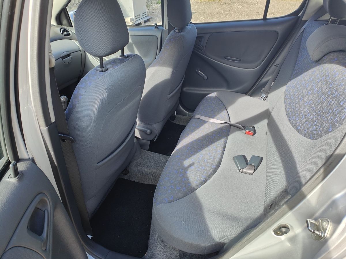 Toyota Autos: Toyota Yaris 1.3 – Gebraucht aus Weier im Emmental von dom_k 8