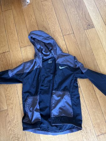 Veste Nike enfant, taille L (12-13 ans), idéale automne