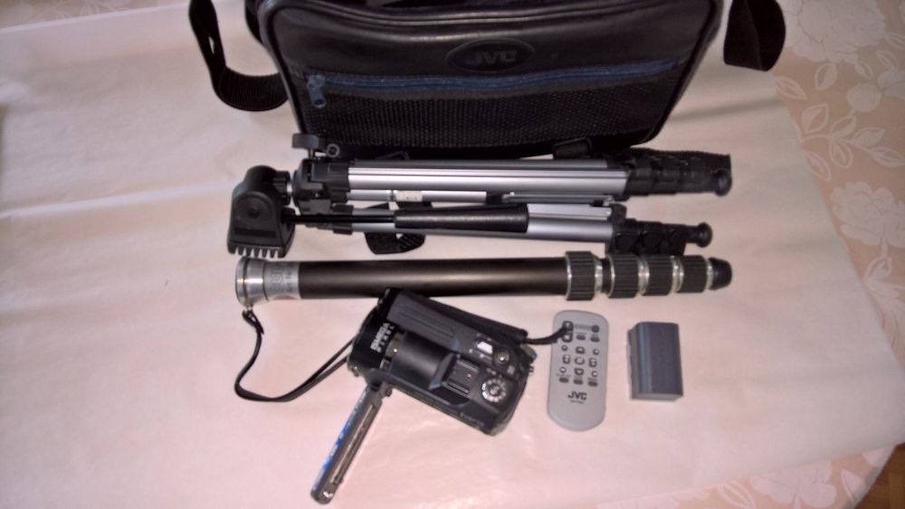 SET-Hybrid-Camcorder JVC GZ-MG575 Everio | Kaufen auf Ricardo