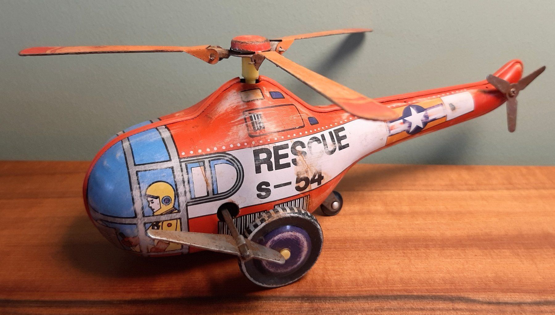 Spielzeuge: Blechspielzeug Heli Rescue S-54 – Gebraucht aus Zürich von 2bis