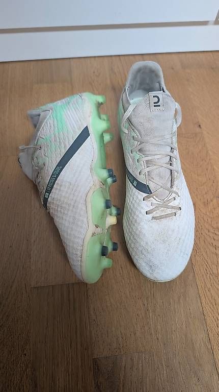 Decathlon Scarpe da uomo: Chaussure de Foot taille 42 – Usato da Renens VD venduto da arochat