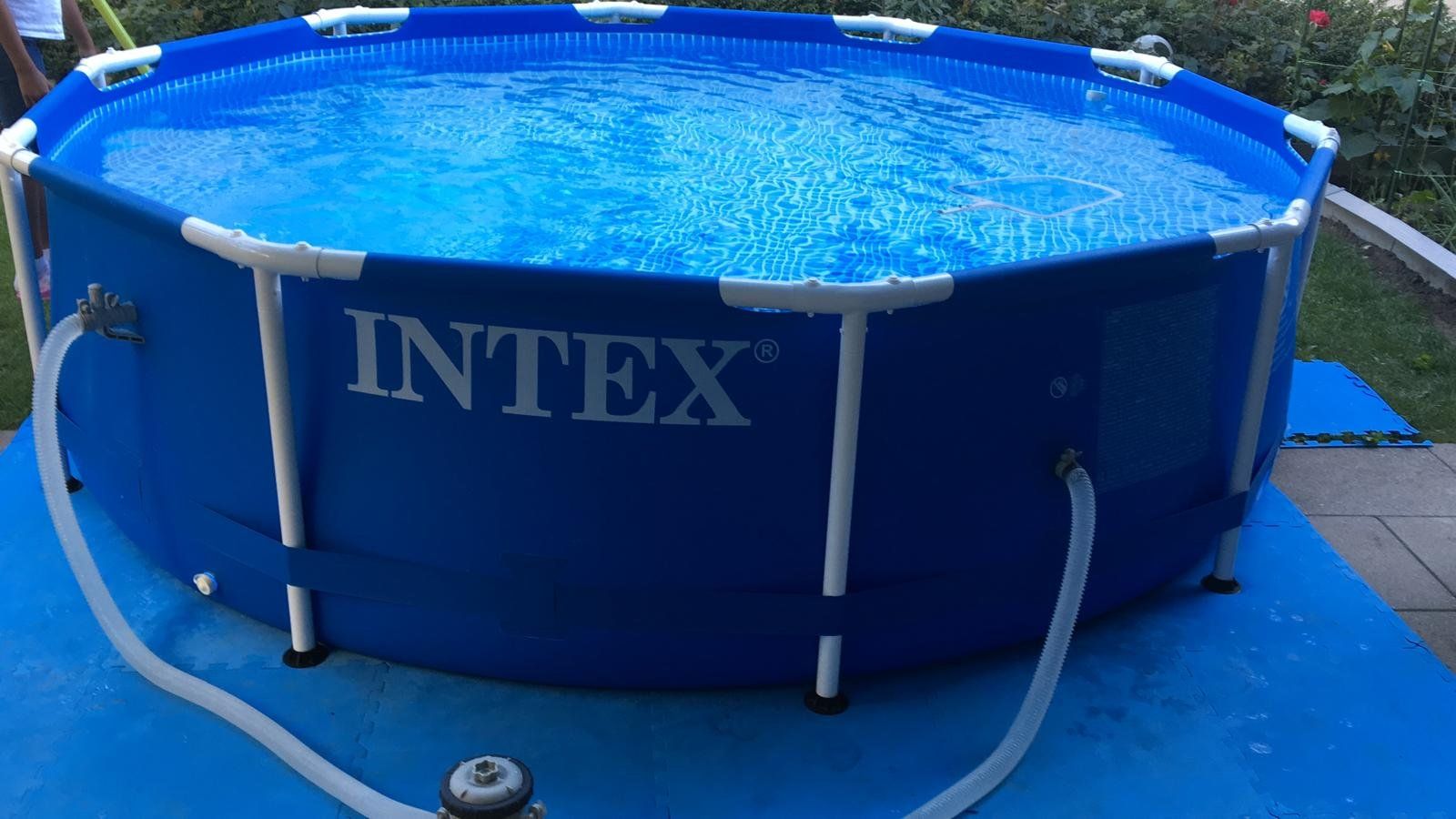 Piscine: INTEX Metal Frame Pool Set 3.05m x 76cm – Usato da Egliswil venduto da Abishu