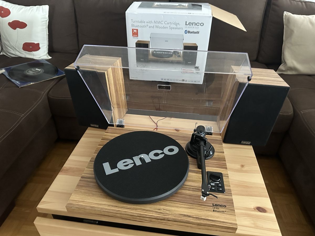 Lenco Tourne-disques: Plattenspieler lenco 500 mit Lautsprecher – D'occasion à Hitzkirch par cla_2llc