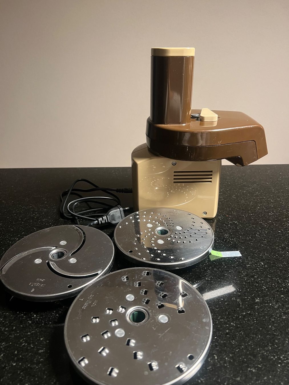 Zyliss Elettrodomestici da cucina: Zyliss electronic Gemüseschneider mit 3 scheiben – Usato da Glattpark(Opfikon) venduto da Kristina.swiss 2