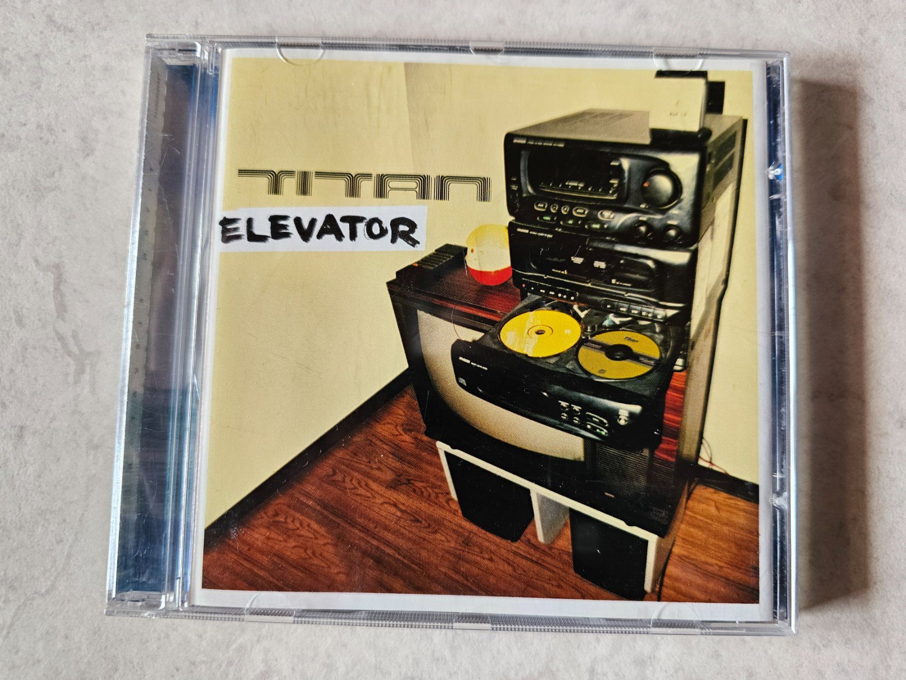 CD: Titan  -  Elevator  /  (Latin, Trip Hop) – Usato da Schneisingen venduto da backstore24