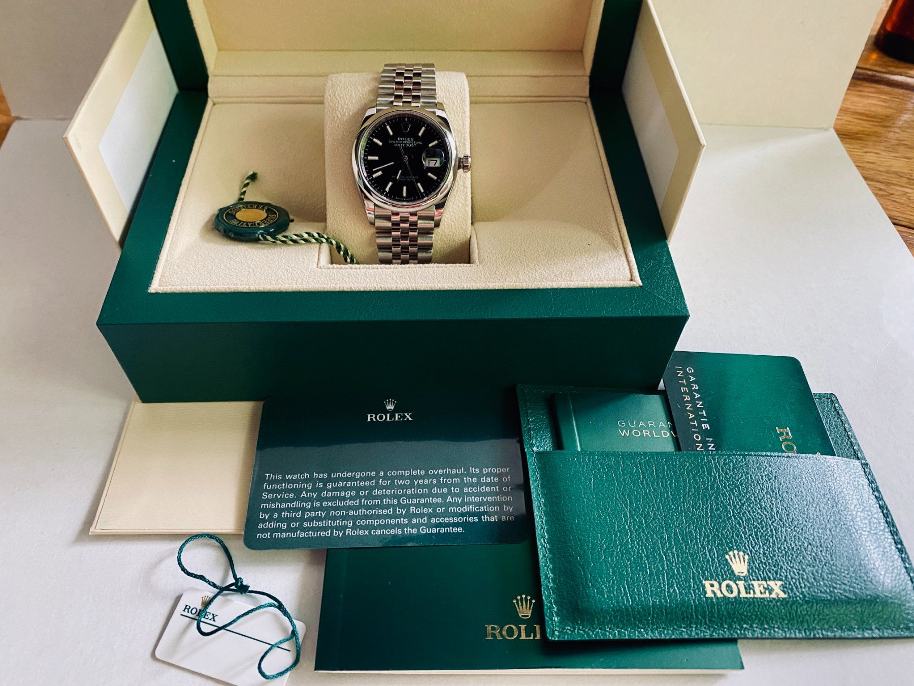 Rolex Orologi: Rolex Datejust 126200 black, jubilee strap – Usato da Genthod venduto da Fejmeo